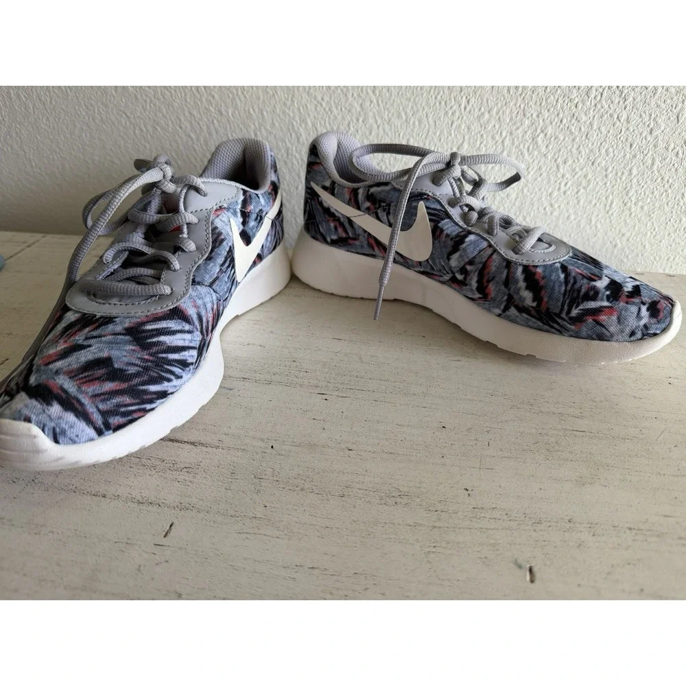 Nike product pair